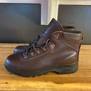 Danner Mountain light Gortex boot OLYMPIC 9.5 NEW